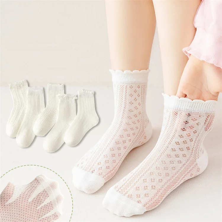 Calcetines finos blancos con detalle tipo encaje