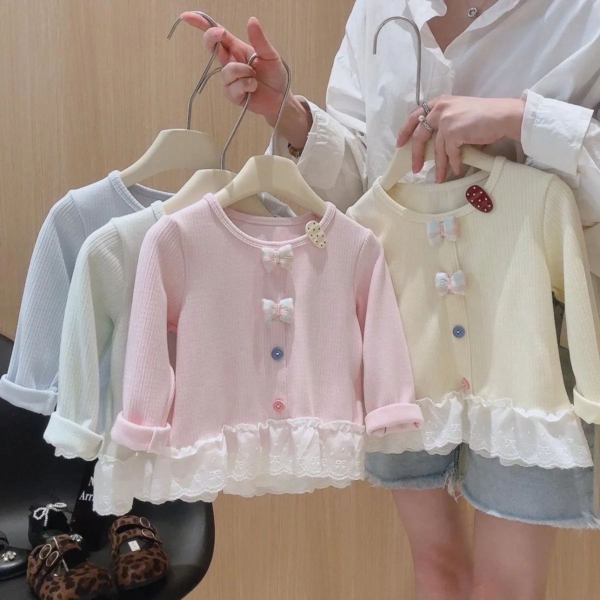 Camiseta de manga larga para niñas en color liso con tejido suave