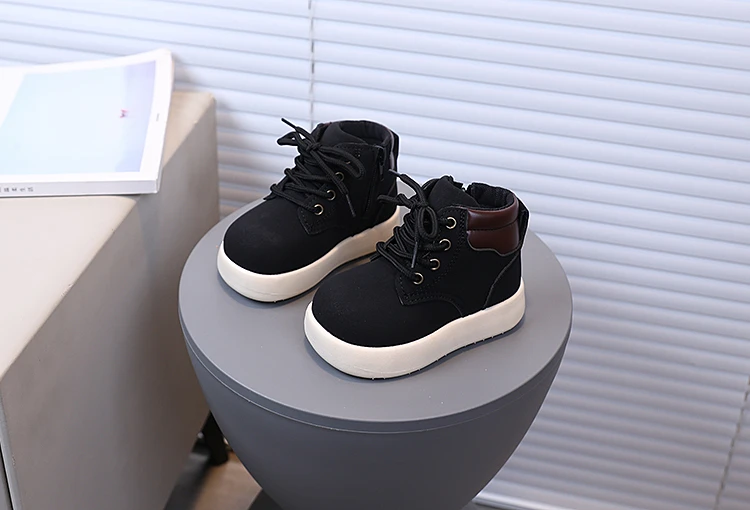 Botas combinadas con ropa de invierno