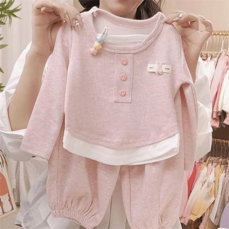 Conjunto de blusa y pantalón estampado para bebé niña - imagen 2