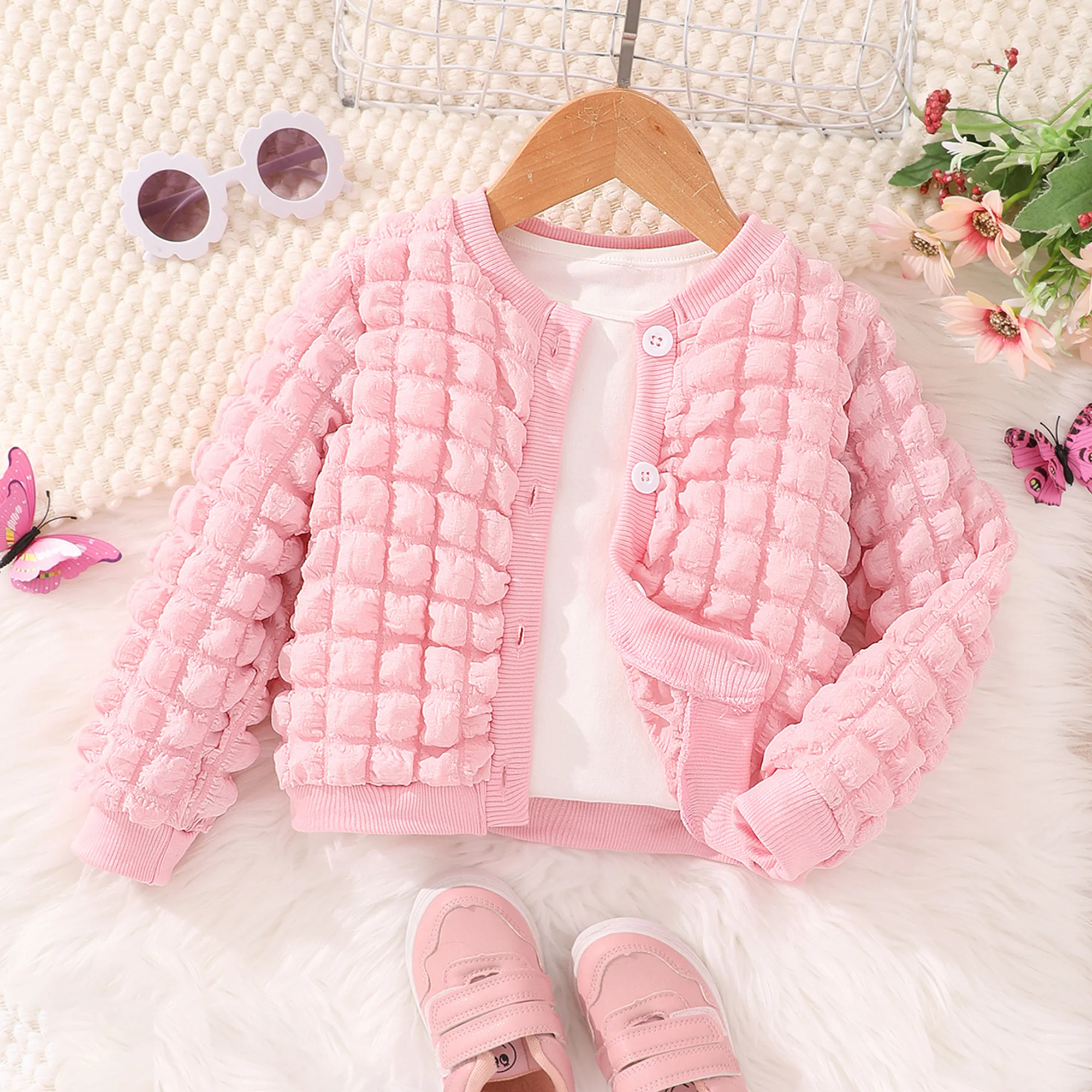 Detalle de los botones de la camisa infantil