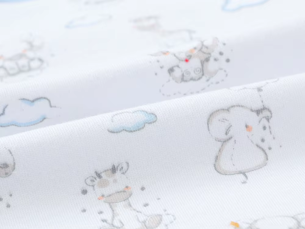 Variedad de colores y estampados del conjunto de ropa para bebé