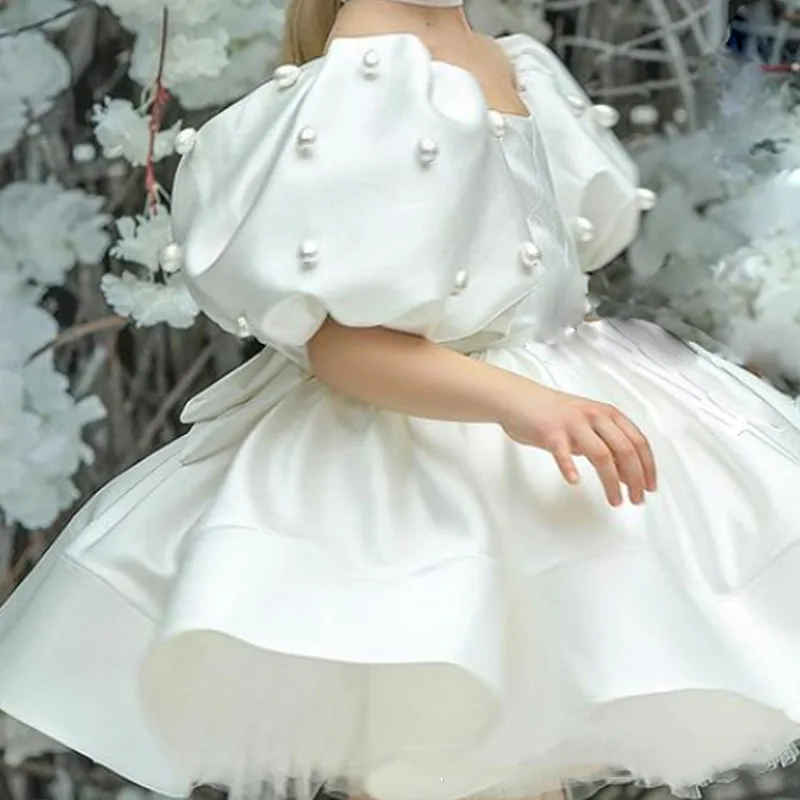 Detalle del volumen y caída del vestido