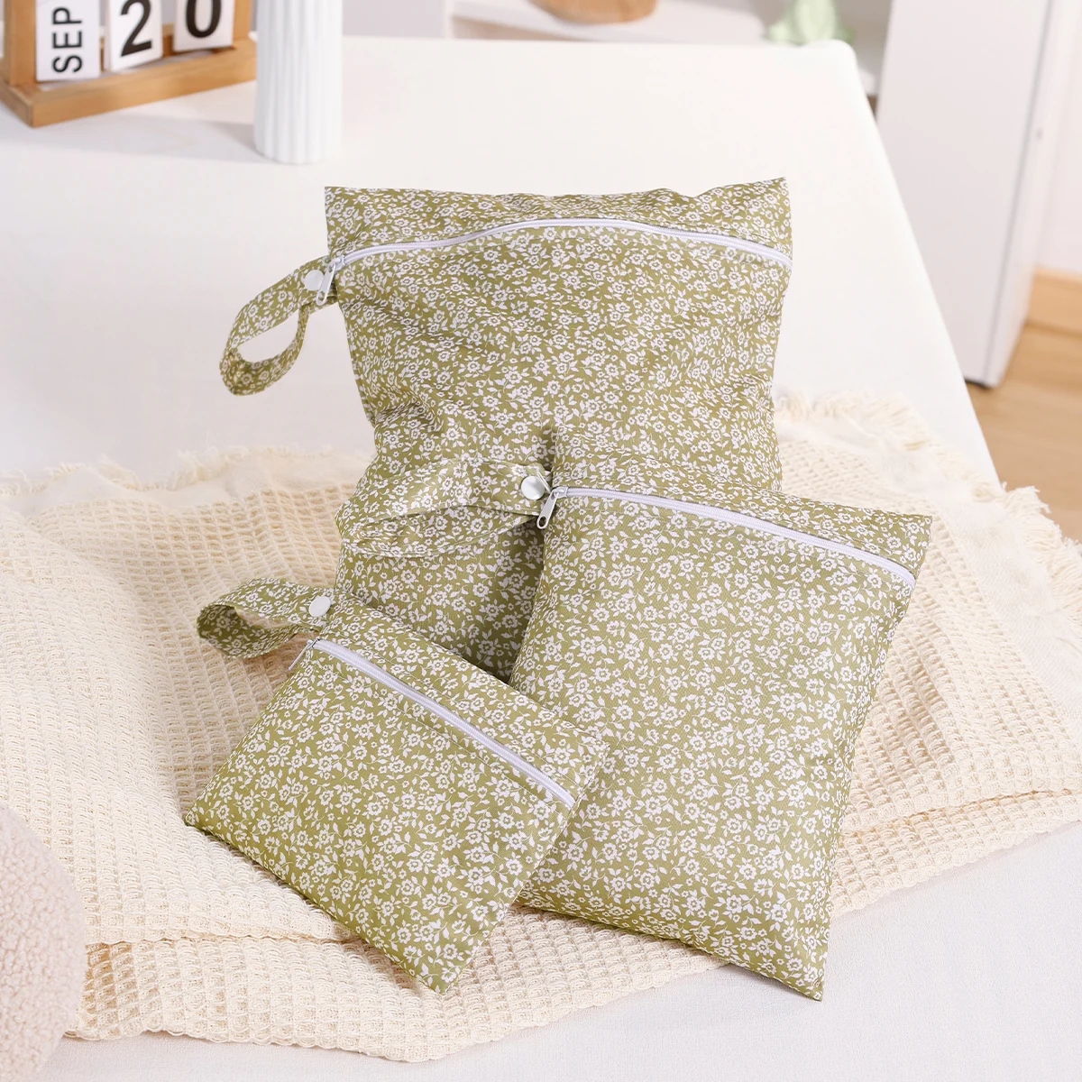 Bolsa portatérminos impermeable tela reciclada con compartimento seca-húmeda - imagen 3