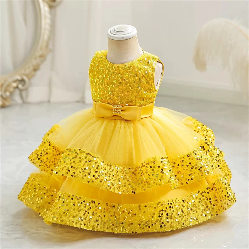 Vestido de princesa con lentejuelas en detalle