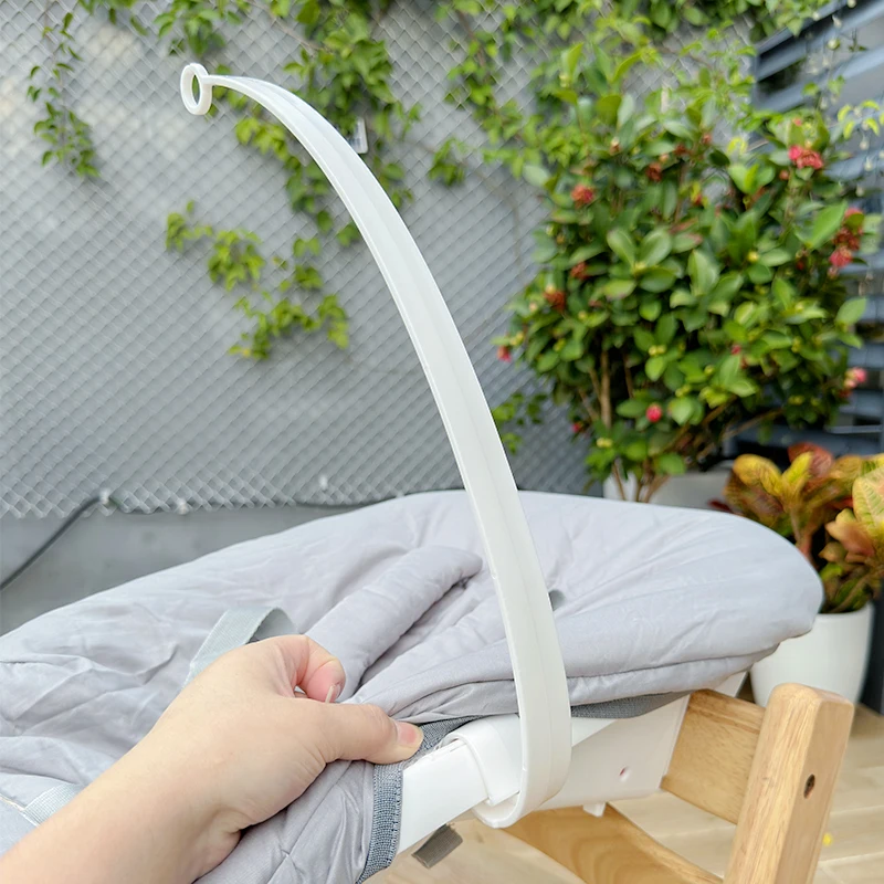 Trona de crecimiento Stoke con cesta y accesorios para bebé - imagen 2