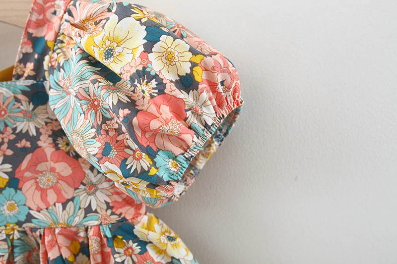 Imagen del vestido puesto sobre una modelo infantil