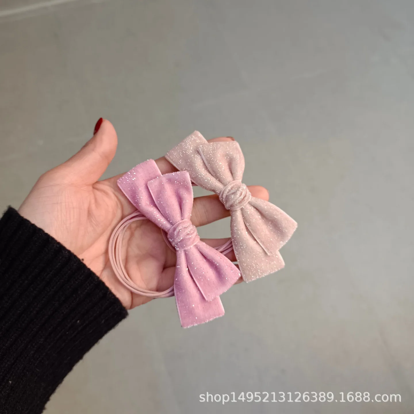 Diadema rosa de terciopelo con lazo plateado, goma elástica - imagen 2