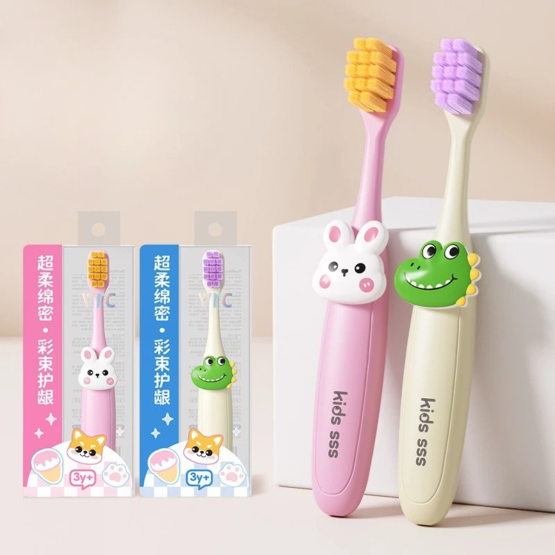 Cepillo de dientes infantil con animales de dibujos – cerdas suaves