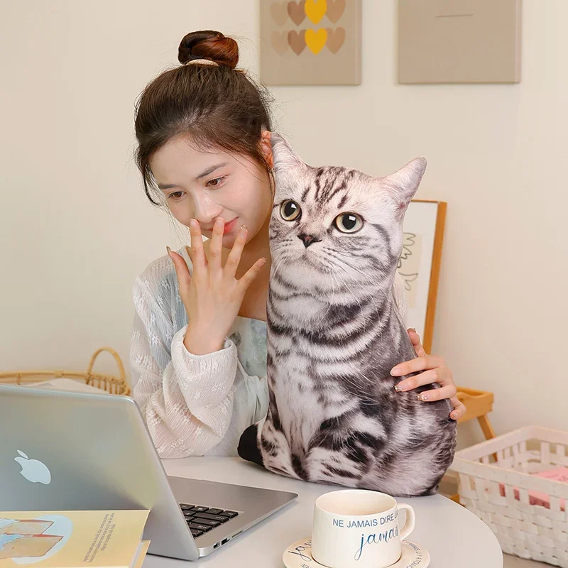 Juguete de peluche de gato 3D realista para cama