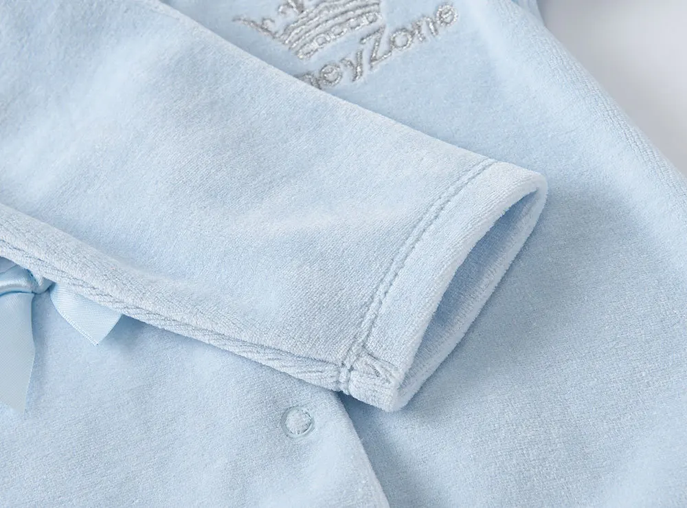 Detalle del estampado y acabado del mameluco