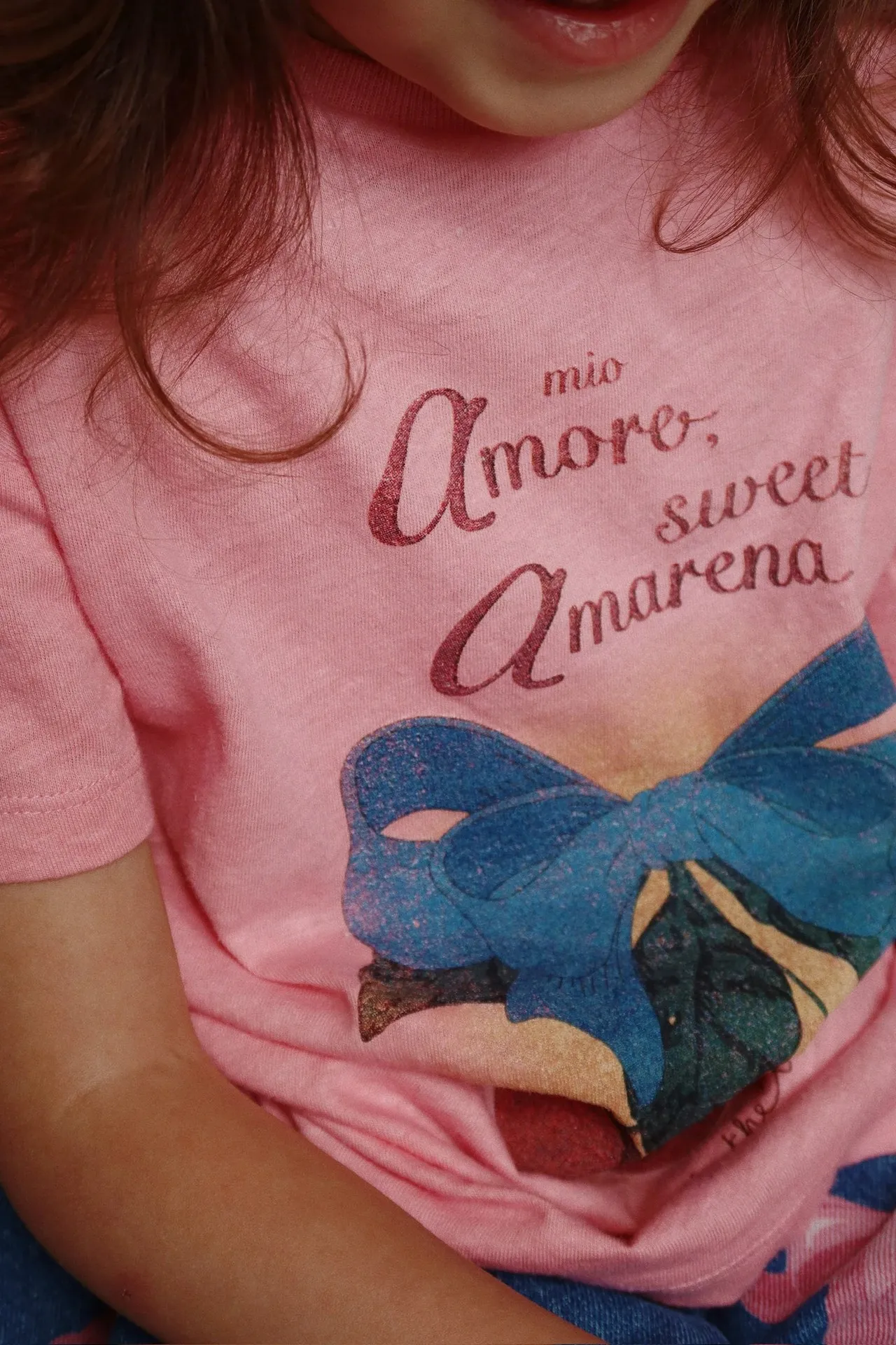 Detalle del estampado de cerezas