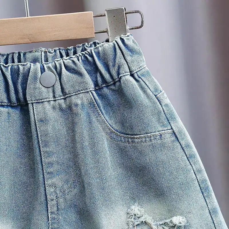 Shorts vaqueros rectos para niña pequeña con bordado de estrella - imagen 4