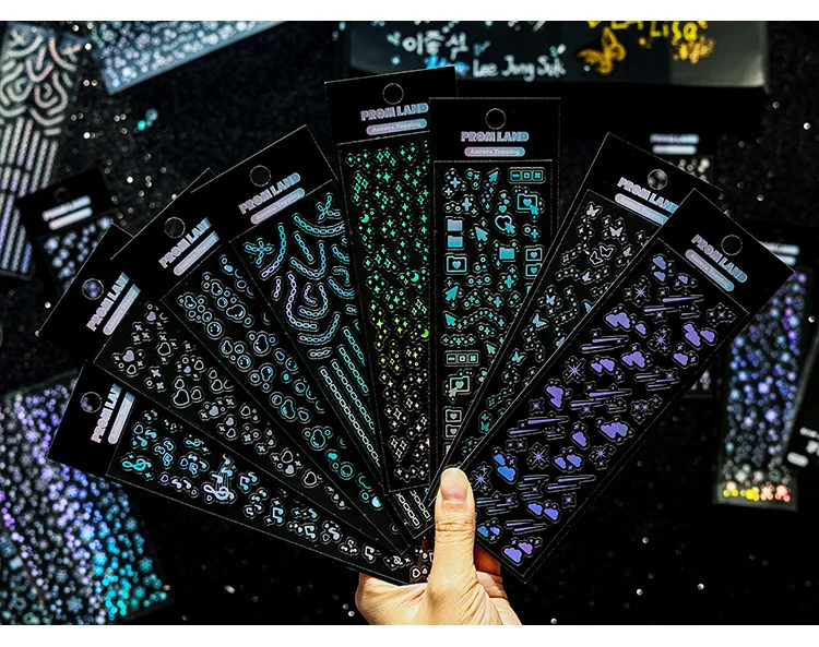 Pegatinas aplicadas en tarjeta de felicitación con diseño de cielo estrellado