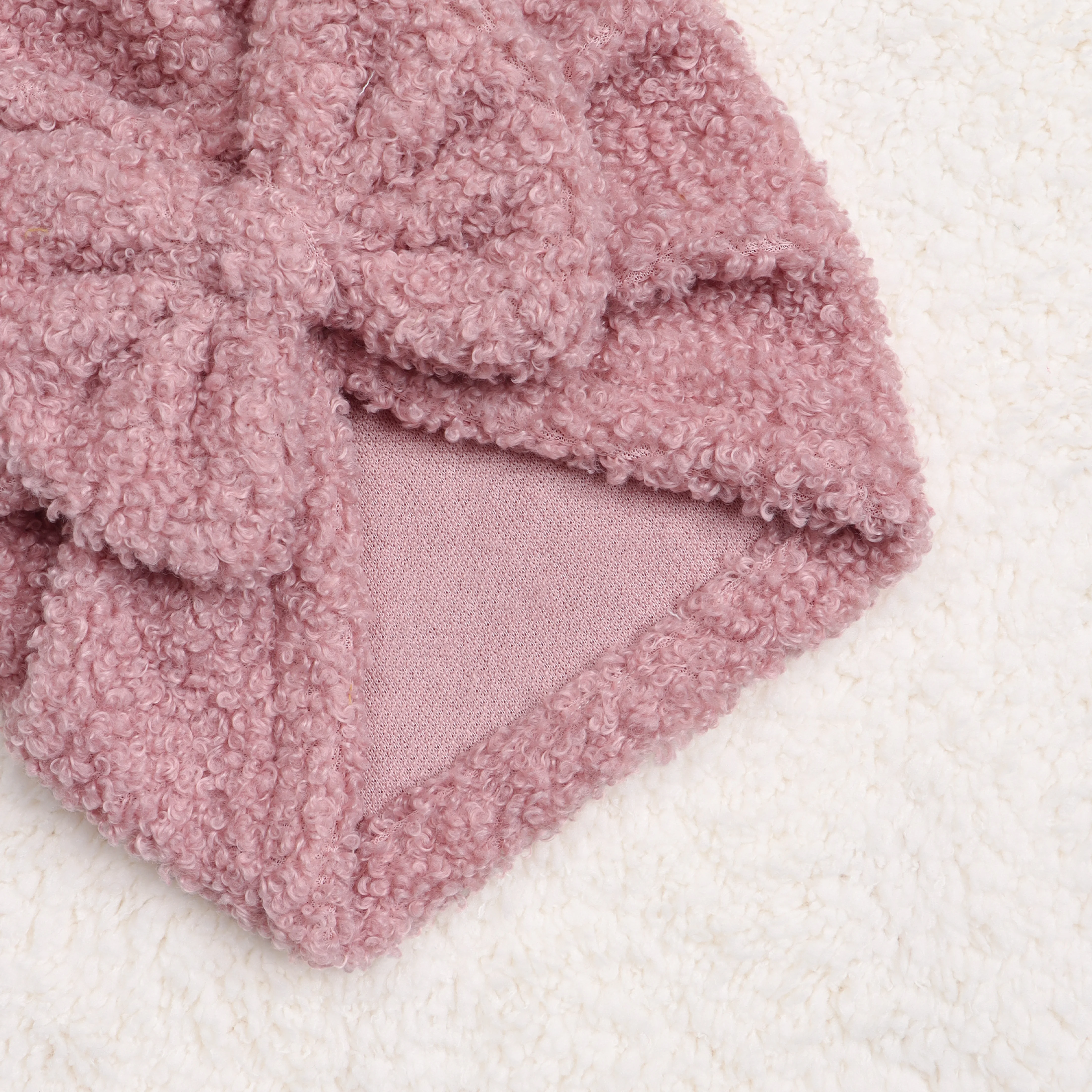 Gorro bebé con lazo de peluche cálido y transpirable - imagen 4