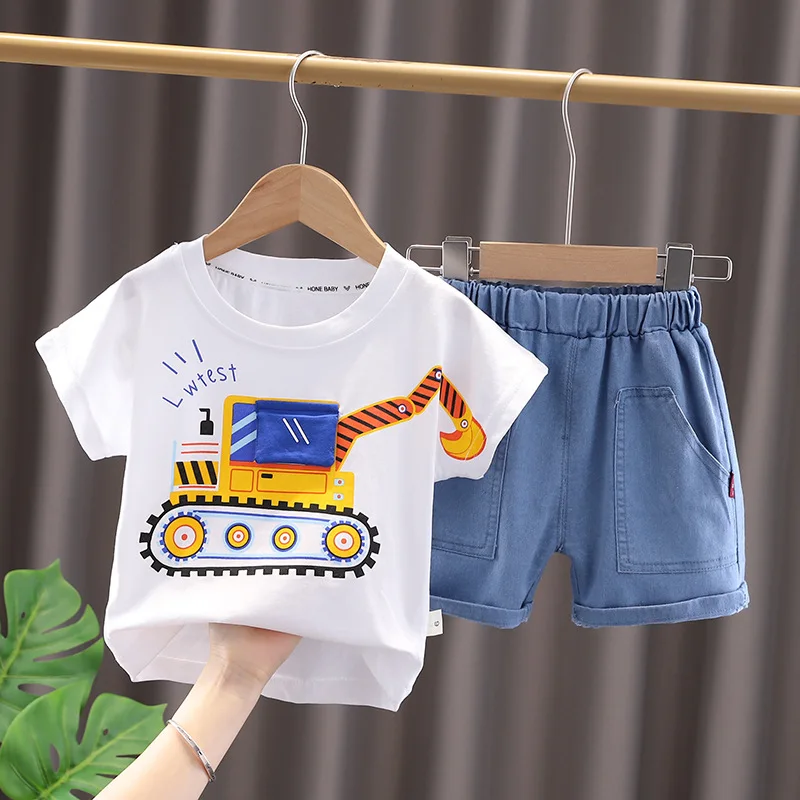 Conjunto camiseta y shorts denim para verano