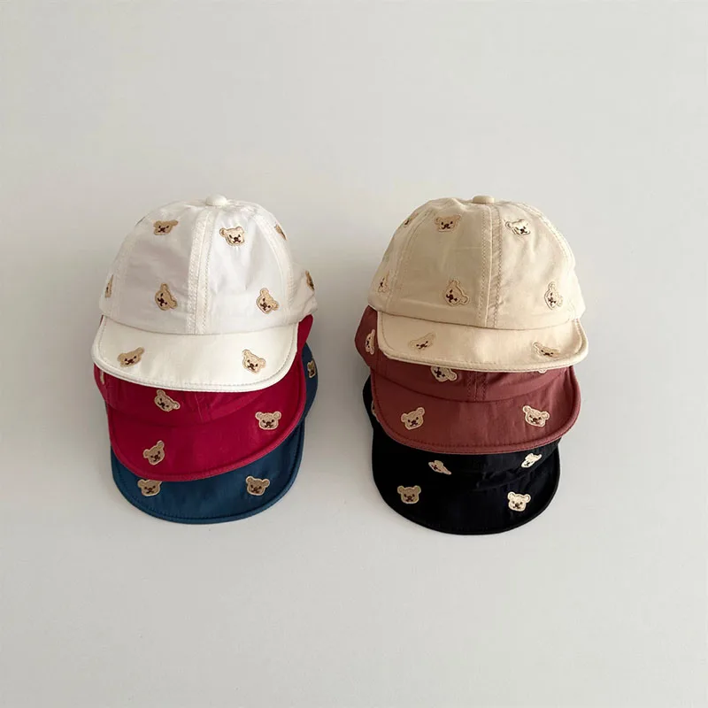 Gorra plana infantil con visera bordada