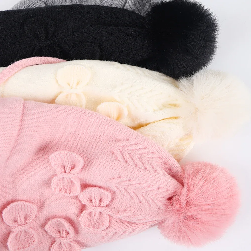 Gorro con orejeras tejido cálido, lazo y pompón para invierno - imagen 5