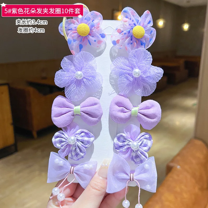 Detalle de accesorios elásticos para el cabello