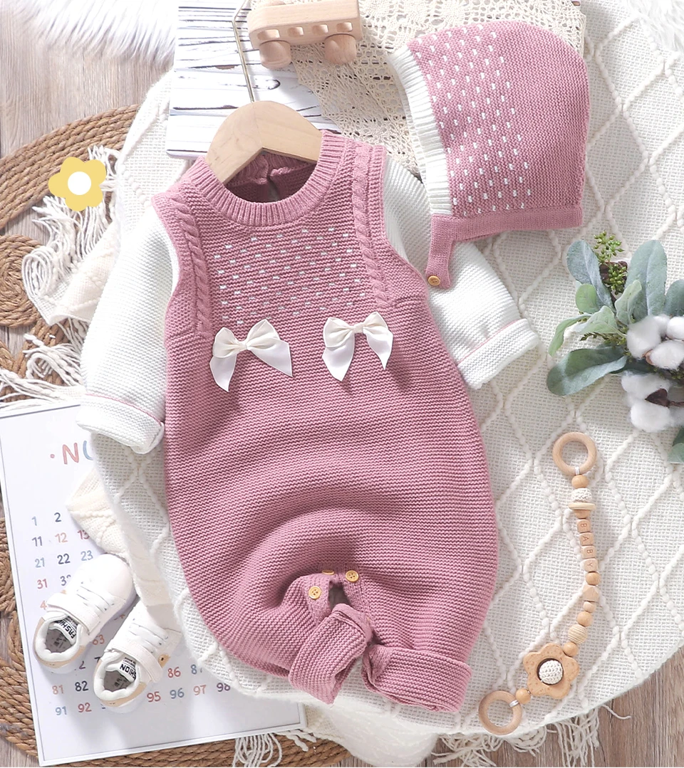 Pelele rosa de manga larga para niña con gorro