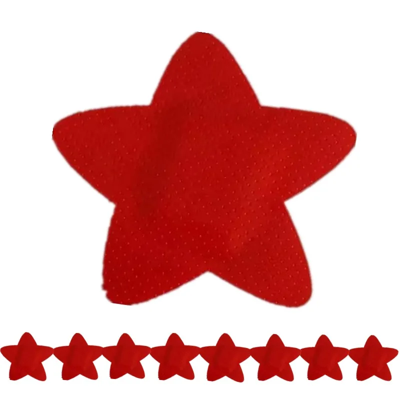 Detalle del diseño de estrella en vendaje rojo