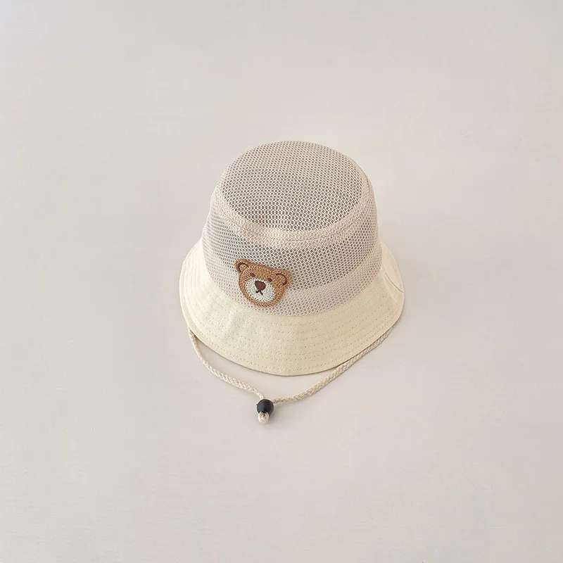 Detalle del lazo a prueba de viento del sombrero