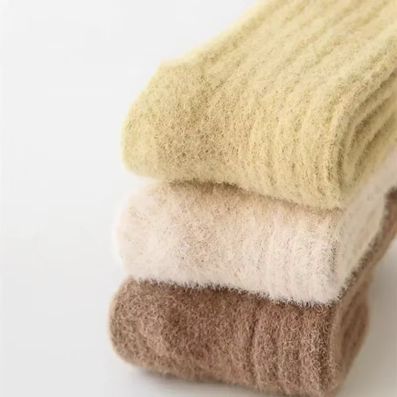 Calcetines de felpa para dormir – Cálidos para bebé - imagen 2