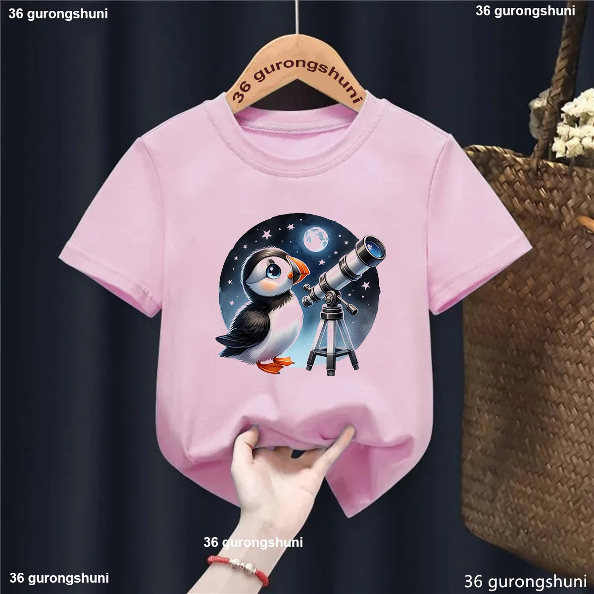 Detalle del estampado Rainbow Penguin