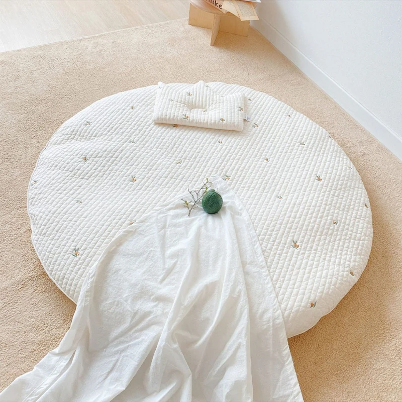 Alfombra circular para gatear bebé – Diseño bordado y lavable