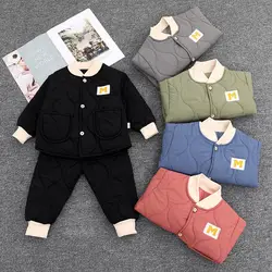 Conjunto de pijama infantil en algodón con chaqueta abrochada