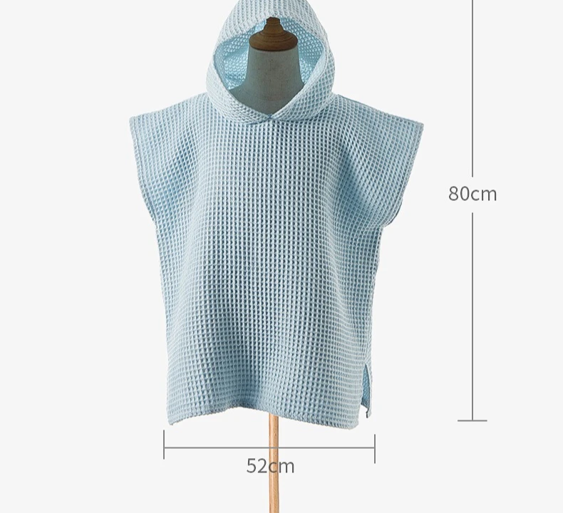 Poncho con capucha y diseño tipo bata para niños