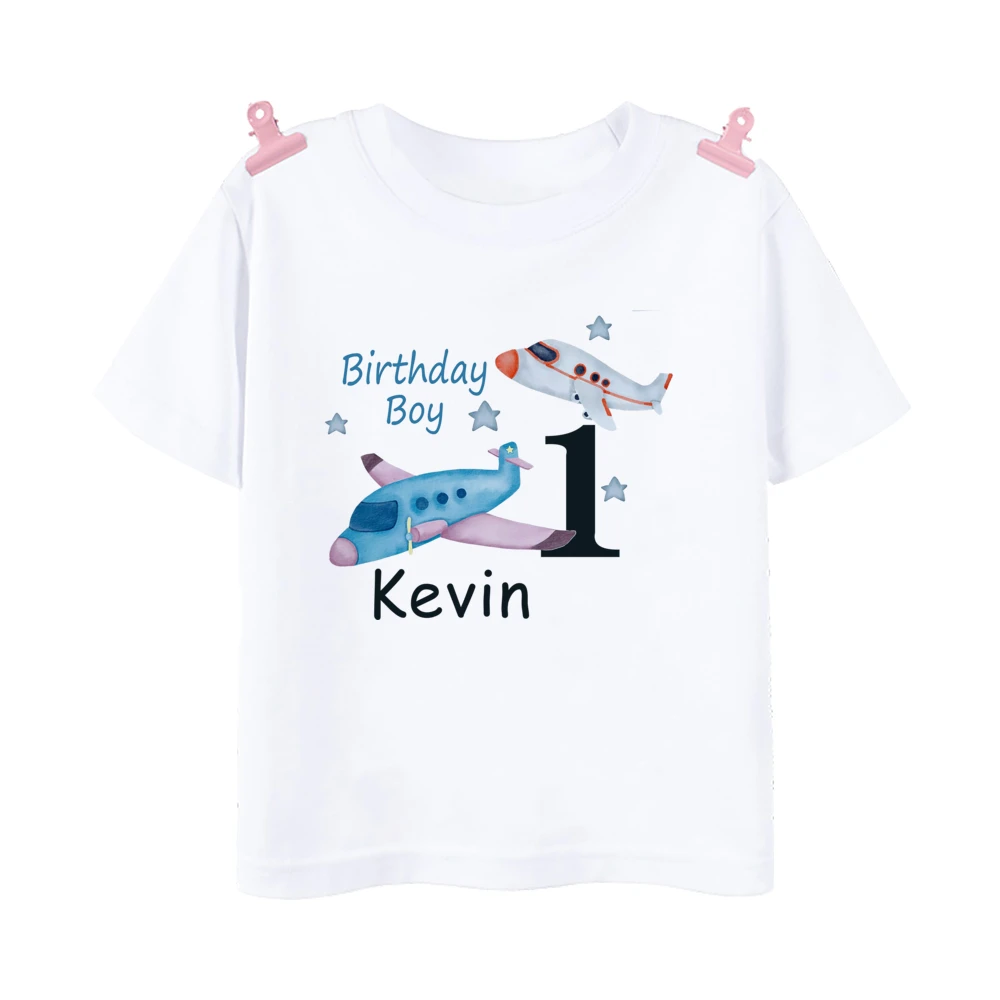 Camiseta infantil personalizada con diseño avión para fiesta de cumpleaños
