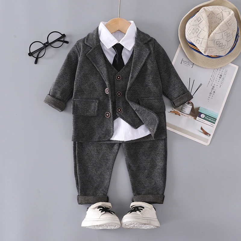 Conjunto niño otoño: abrigo, chaleco, camisa y pantalón - imagen 2