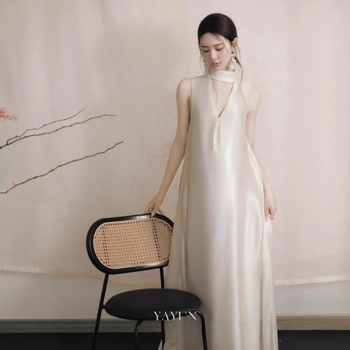 Vestido blanco ideal para retratos de maternidad