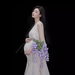 Vestido premamá blanco elegante para sesión de fotos