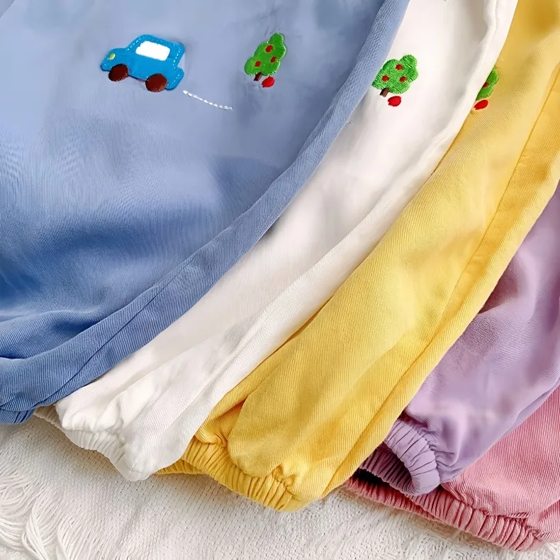 Pantalón harem infantil en look de verano