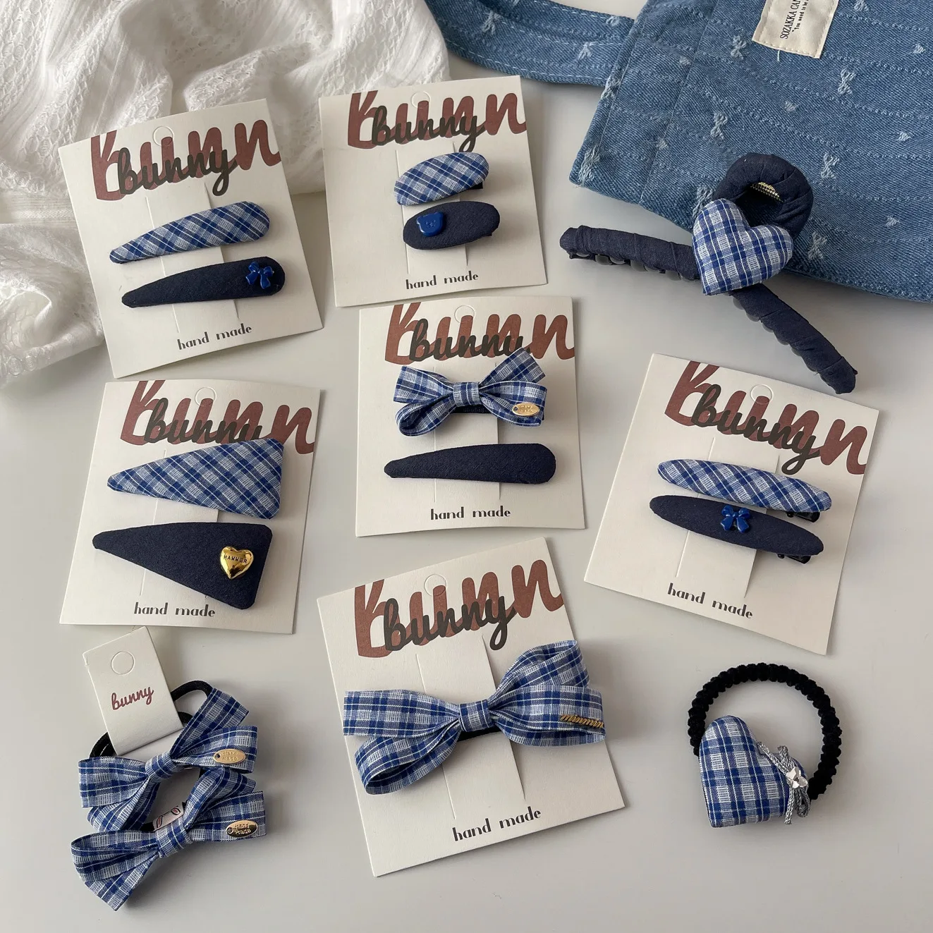 Diadema con lazo azul a cuadros para combinar con peinados
