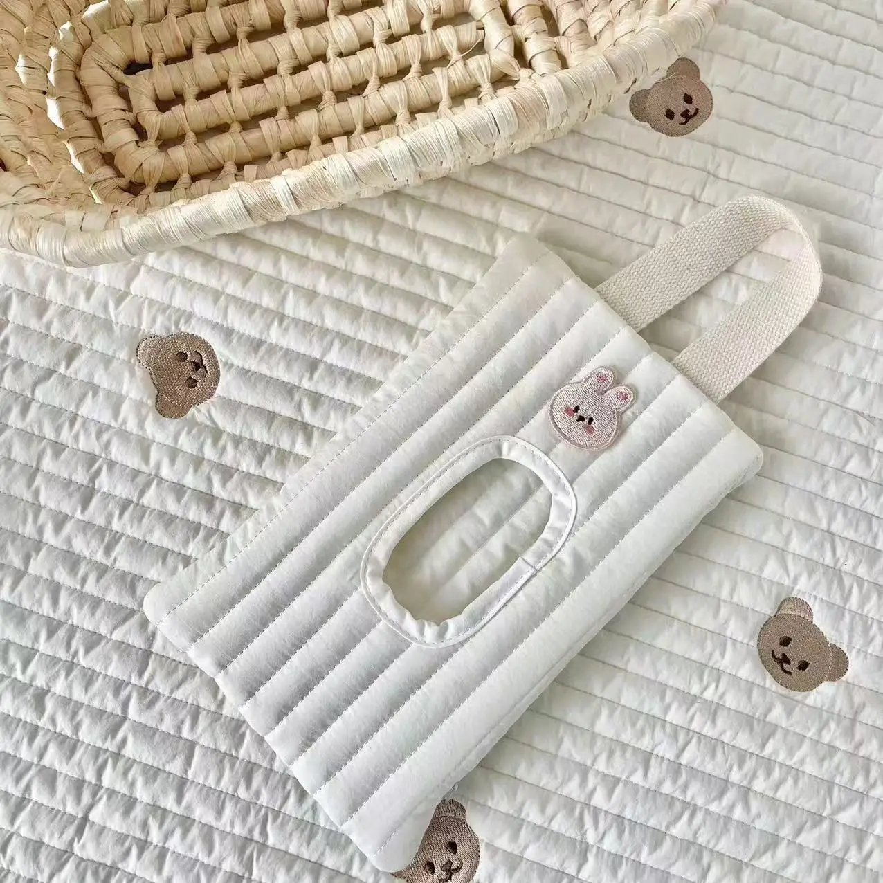 Caja portátil de pañuelos para bebé con tapa y bolsa colgante - imagen 3