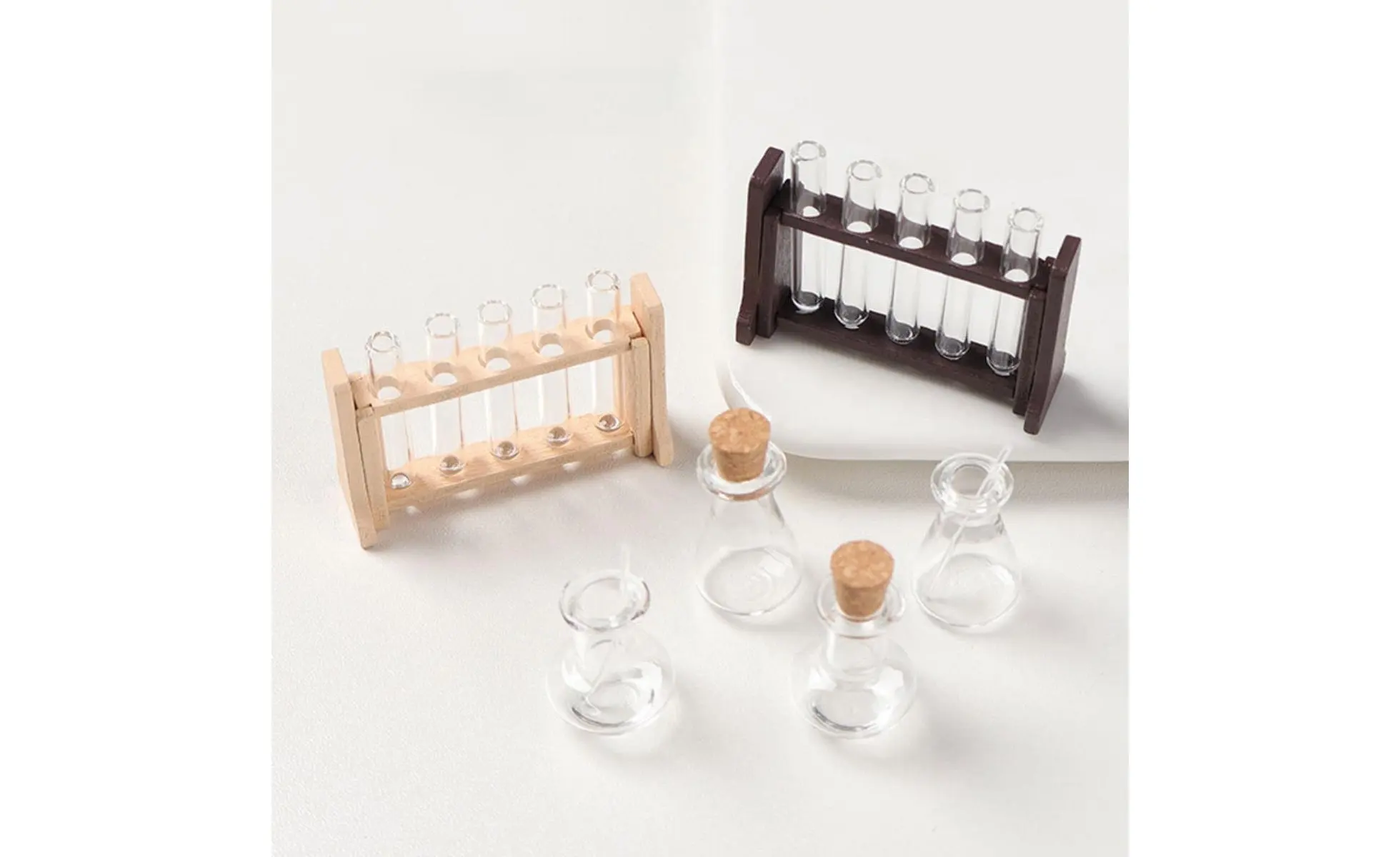 Soportes para tubos de ensayo en miniatura con estética de laboratorio