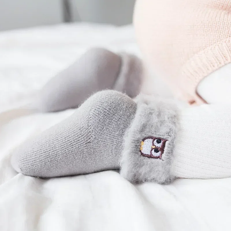 Calcetines térmicos de felpa con animales para bebé – Invierno y otoño - imagen 4