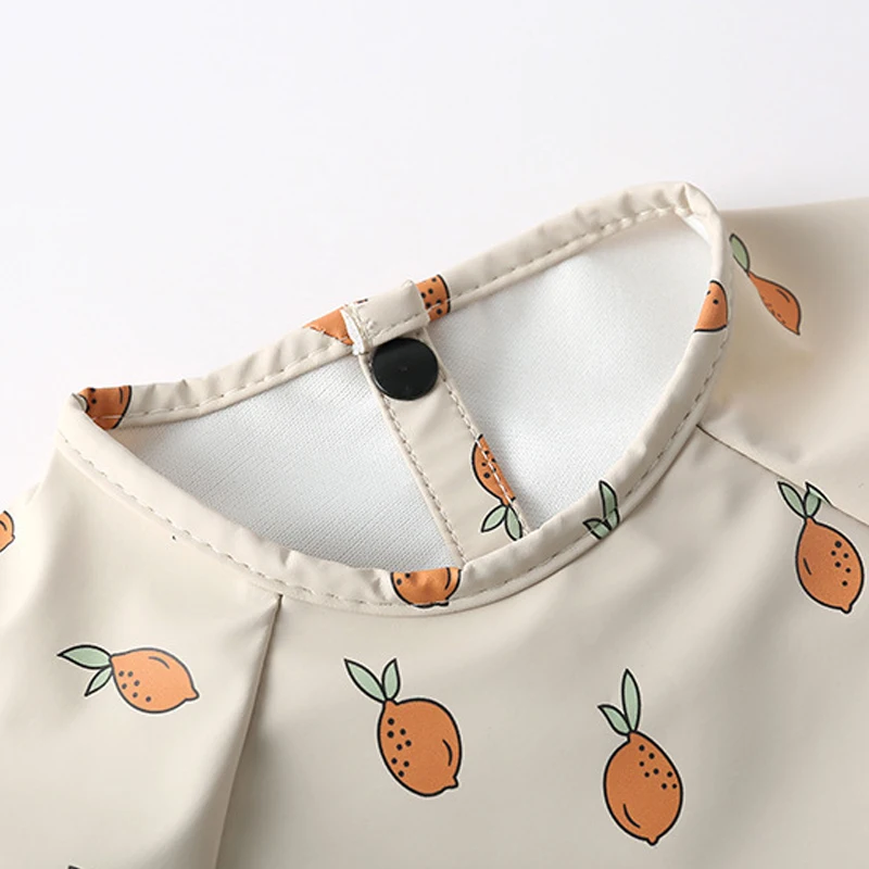 Babero impermeable con mangas largas ajustable para bebé - imagen 3