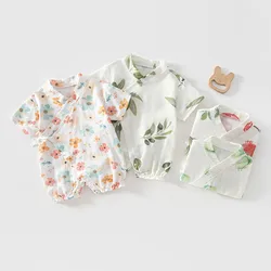 Mono bebé floral finito y holgado, una pieza para niña