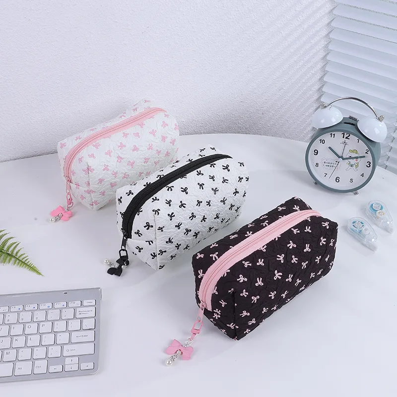 Estuche para lápices con diseño de lazo, cremallera creativa y colgante de perla