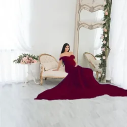 Vestido premamá blanco largo para sesión fotográfica de maternidad
