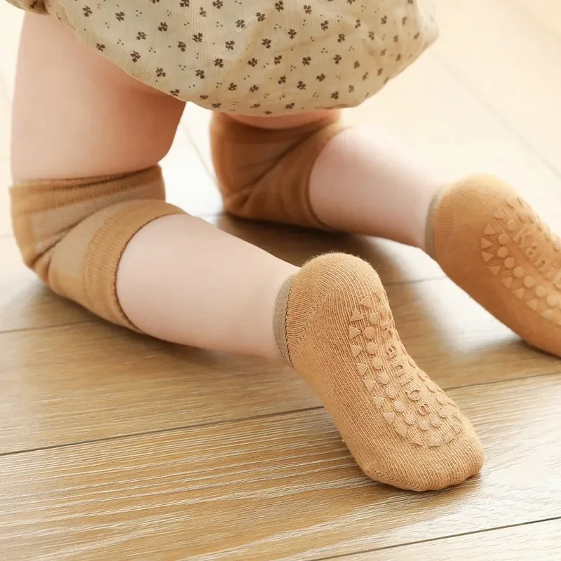 Rodilleras para bebé con calcetines antideslizantes de seguridad - imagen 2