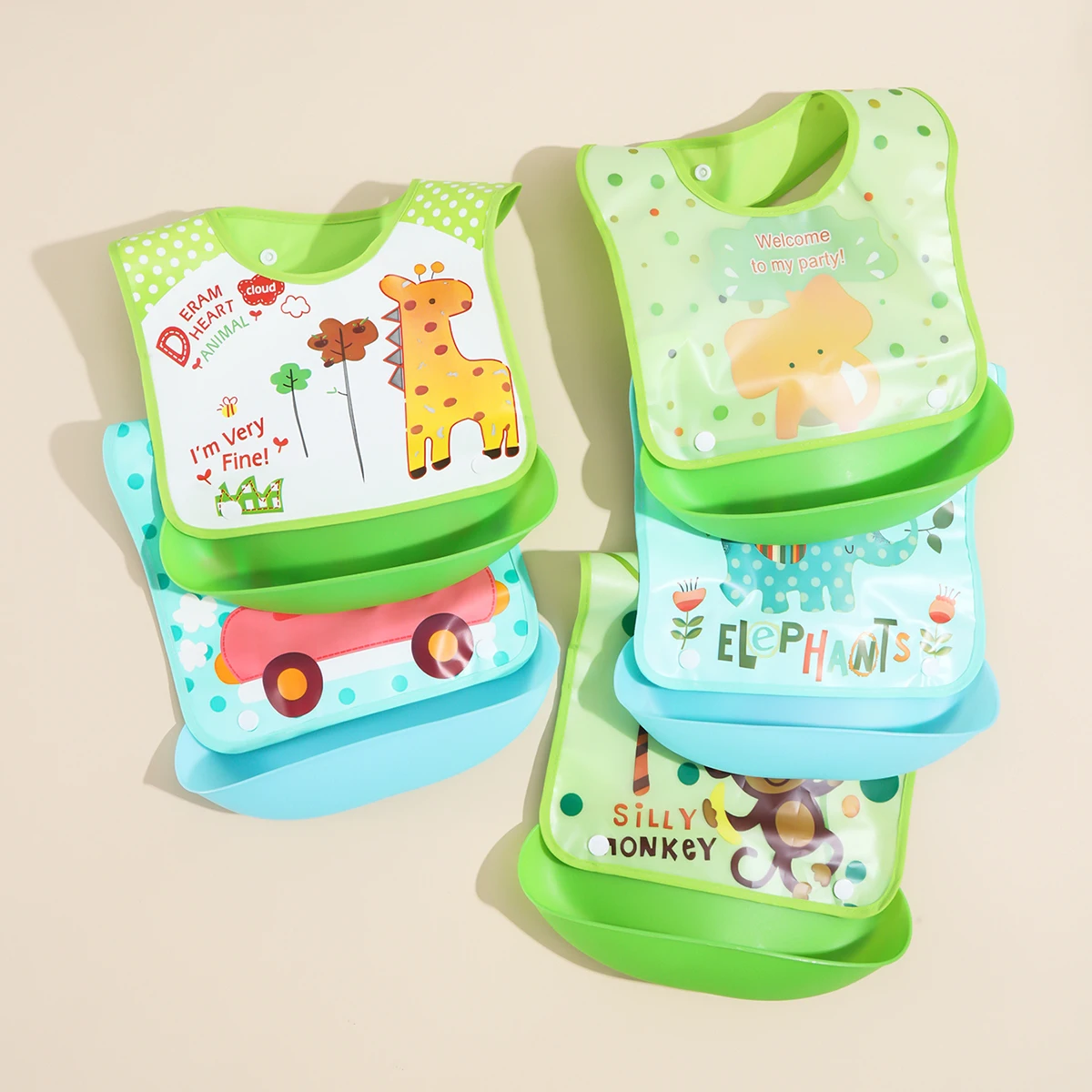 Babero impermeable en silicona suave con bolsillo para comida bebé - imagen 3