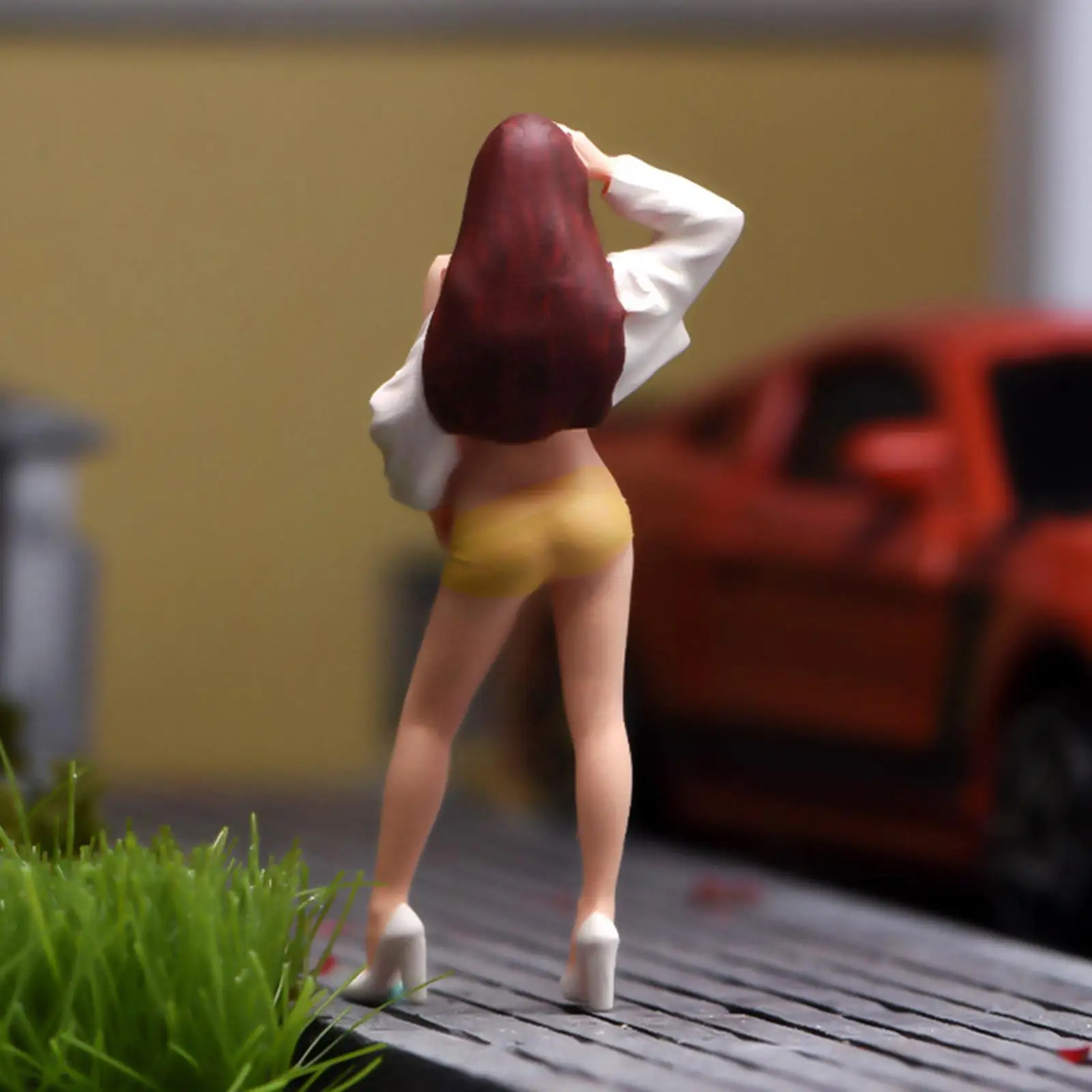 Figura de niña de pelo largo en miniatura coleccionable - imagen 5