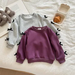 Sudadera con pajarita de cuello redondo y manga larga niña