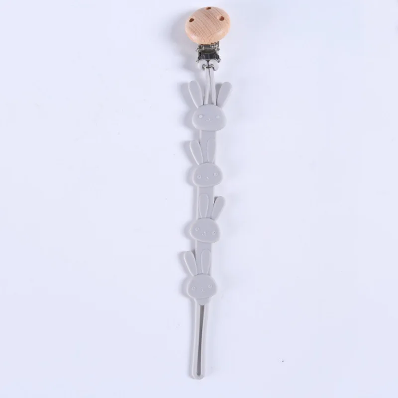 Clip con juguete infantil