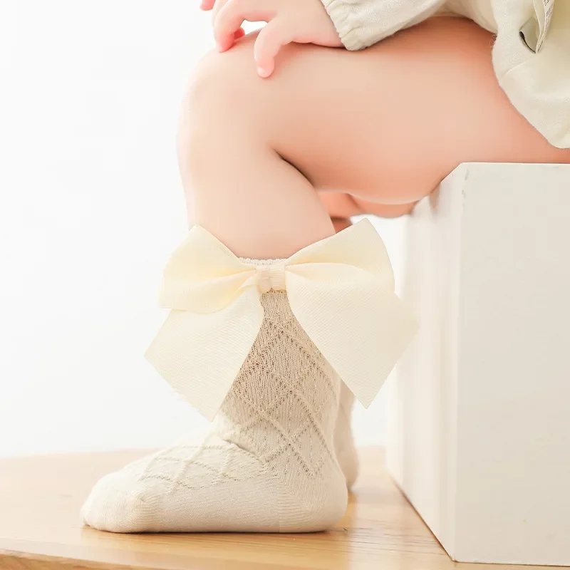 Calcetines tobilleros blancos con lazo para bebé recién nacido - imagen 5